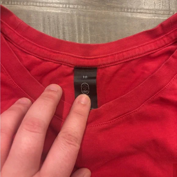 Lululemon Canada Olympic Red Tee - Picture 4 of 7